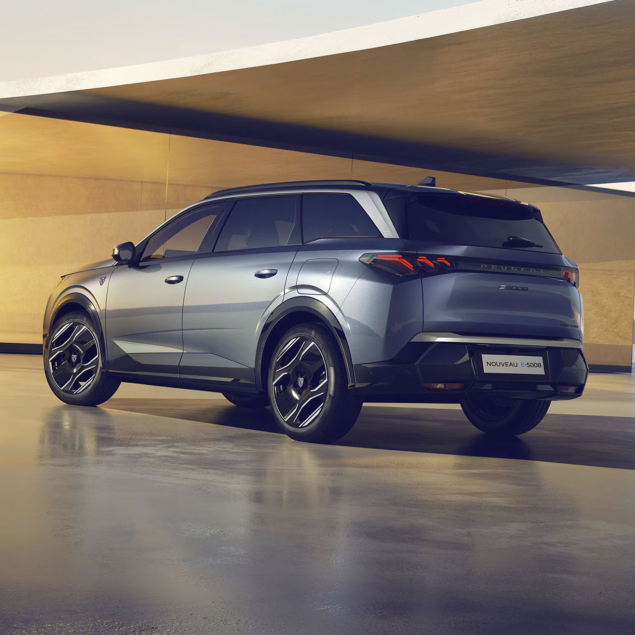 Nouveau Peugeot E-5008