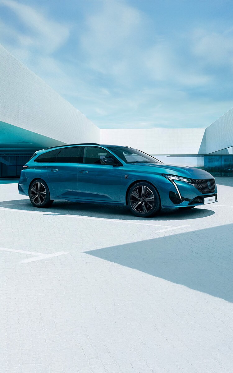 PEUGEOT 308 SW sur la route