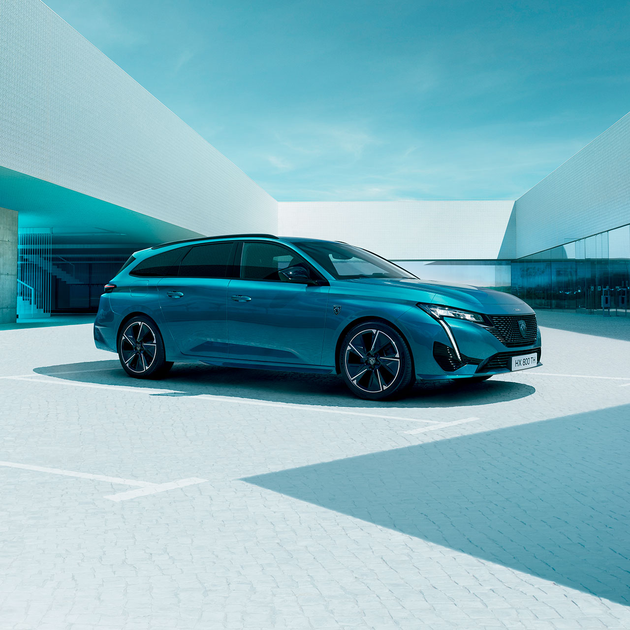 PEUGEOT E-308 SW vue de côté