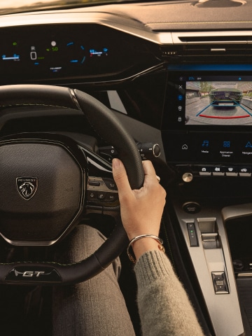 Nouvelle PEUGEOT 408 hybride i-Cockpit