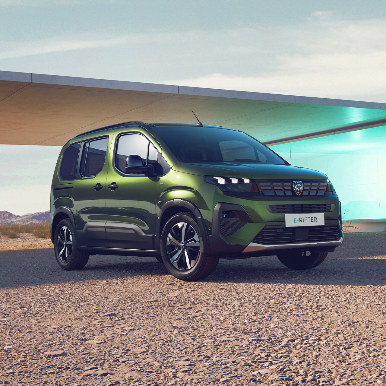 PEUGEOT E-RIFTER front view